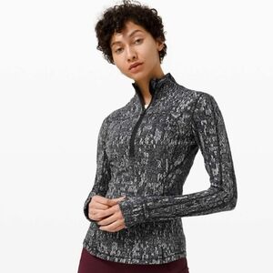 Lululemon Run Briskly 1/2 Zip. Long Sleeves. Snakeprint. Shades Of Grey. Size 6.
